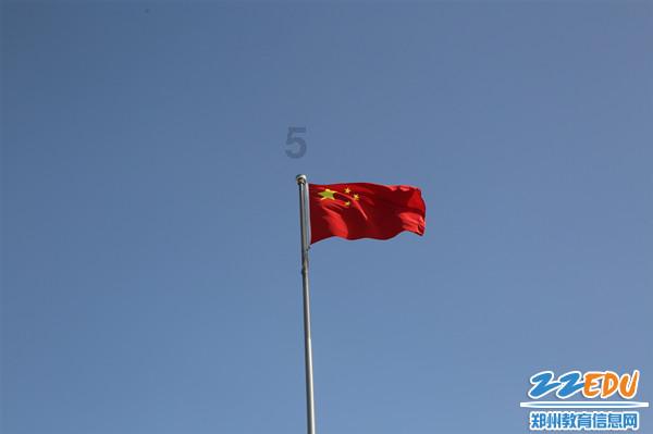 你认为一个月赚多少钱的男人不用回家干家务？游戏画面